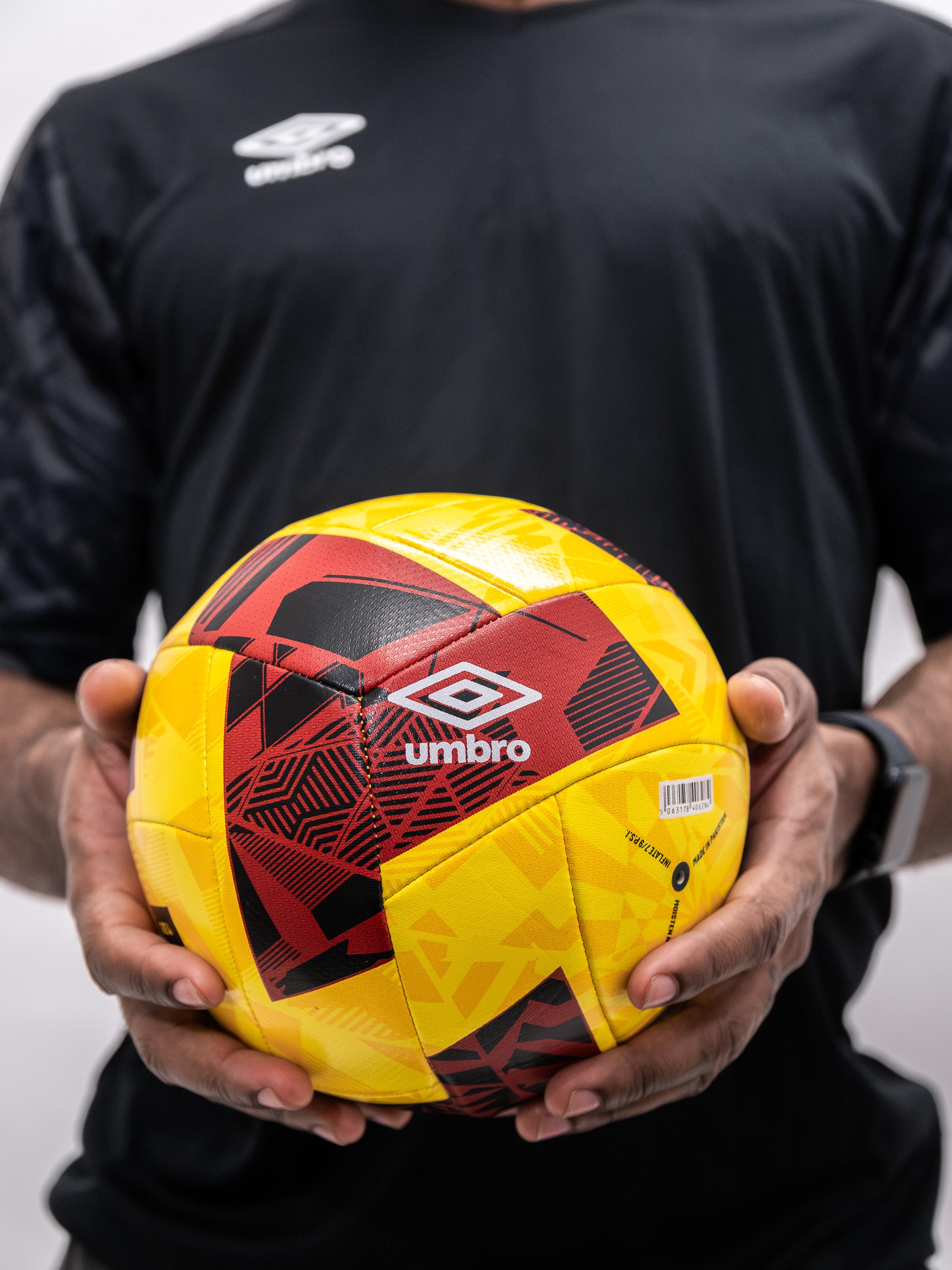 UMBRO Futsal Swerve Ball - Size 4